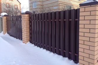 Забор из евроштакетника в шахматном порядке 30 метров фото в Зеленоградском